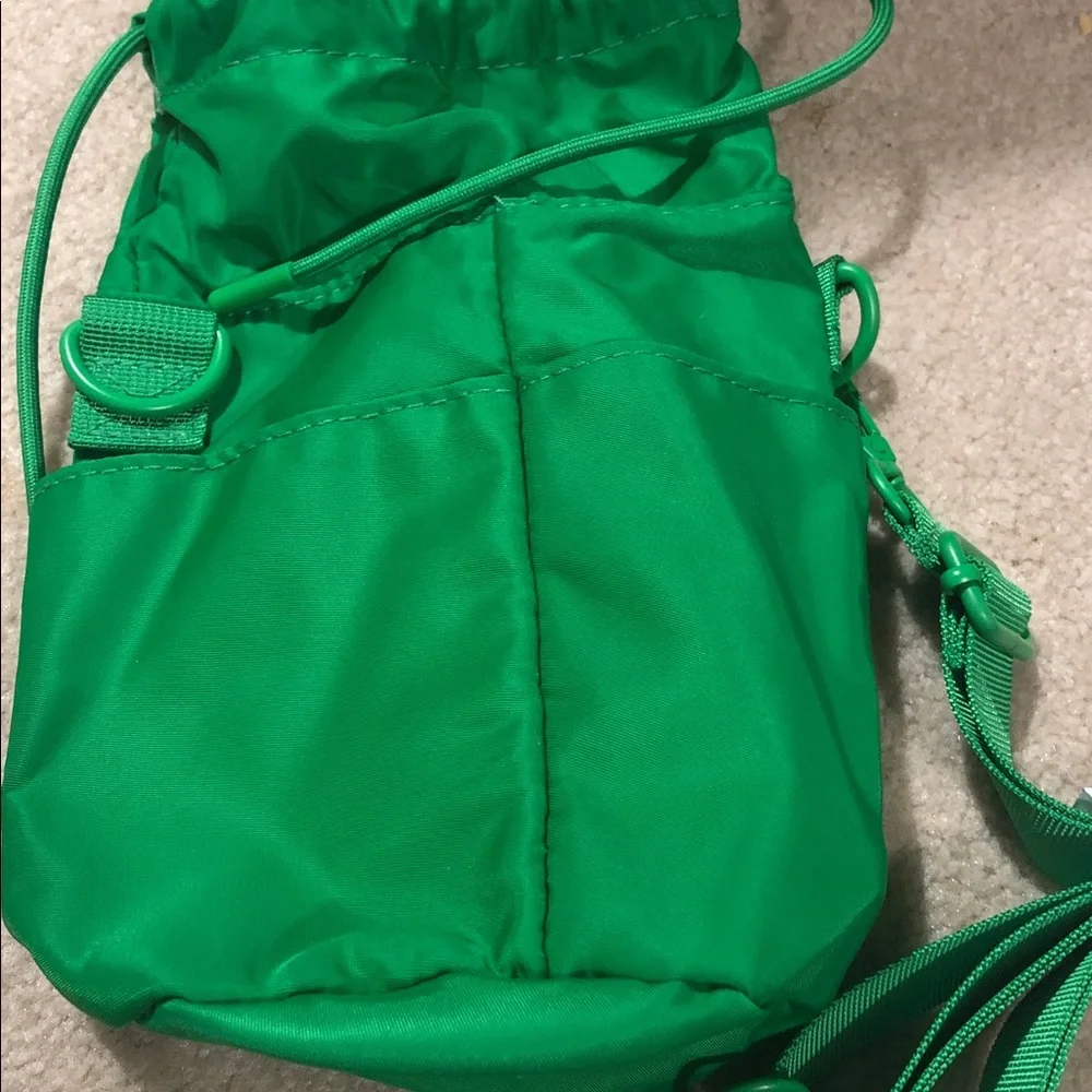 🆕Drunk Elephant NWOT, Kelly green, cross body bag w/pocket, drawstring + belt - Picture 4 of 6